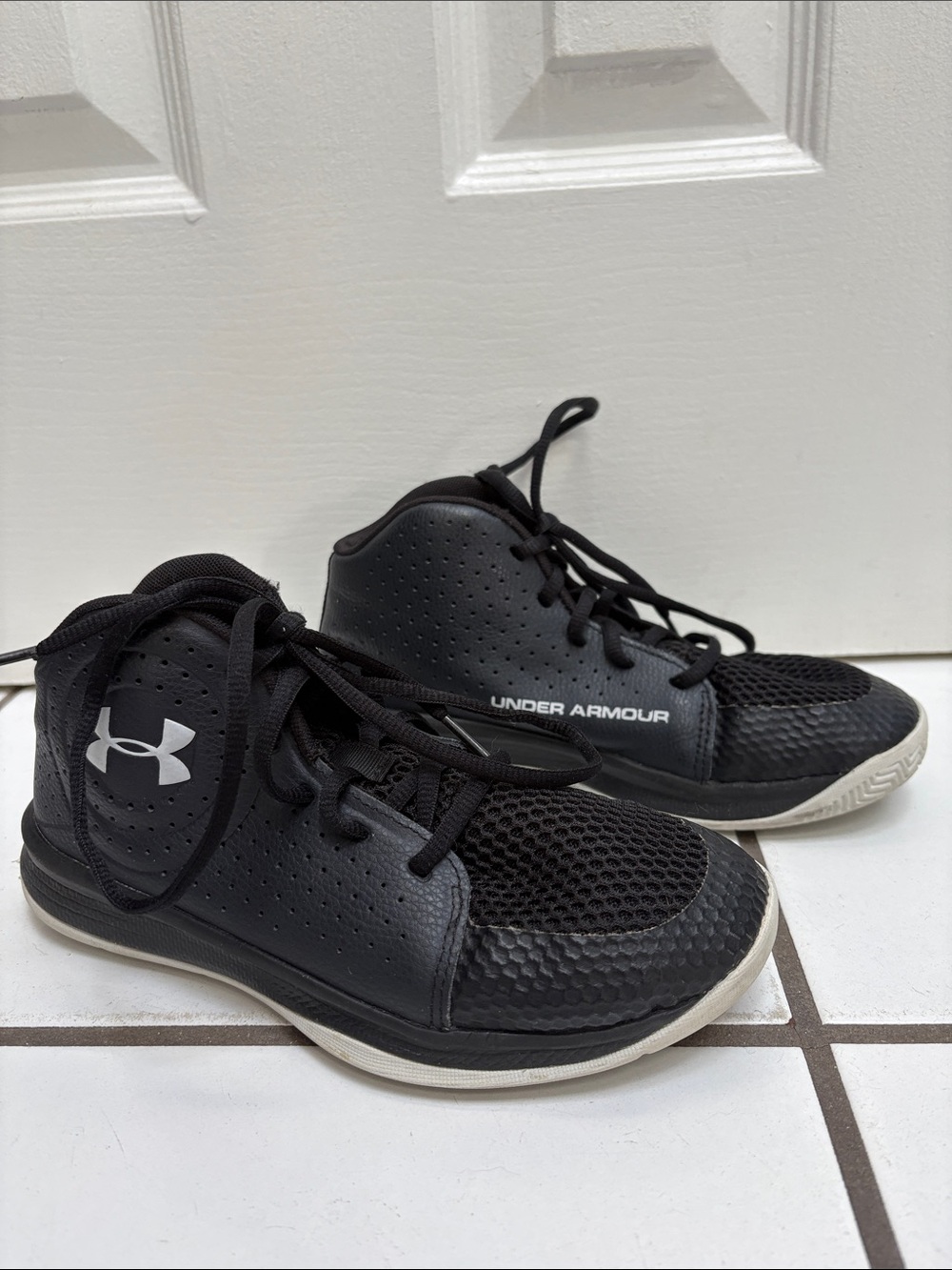 Under Armour Jet 2019 Kids Basketball Shoes Boys Sneakers Black Size 3Y Youth !